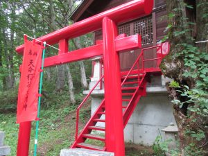 長野市戸隠の神社鳥居・本堂の塗装が完成