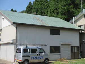 信濃町の現地調査|屋根塗装か?葺き替えか?重なり部のサビから見える正しい判断とは