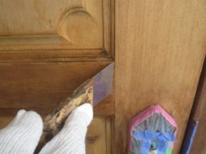 木部の「剥離」と「あく洗い」　玄関ドアや木枠「木部塗装」で大切な事｜長野市、上田市 外壁塗装・屋根塗装専門店トラスト