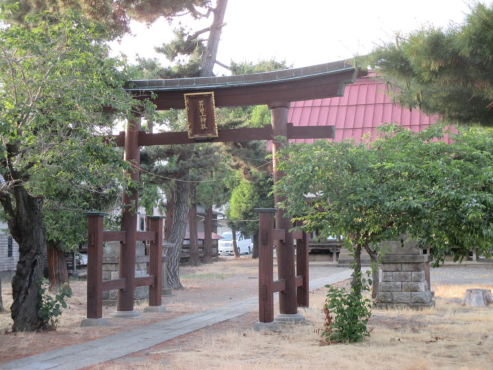 長野市【芹田上神社】　鳥居塗装工事