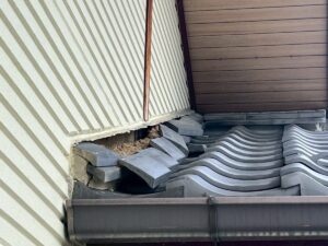 長野で発生しやすい屋根の雨漏り原因。瓦の欠損は放置しないで！