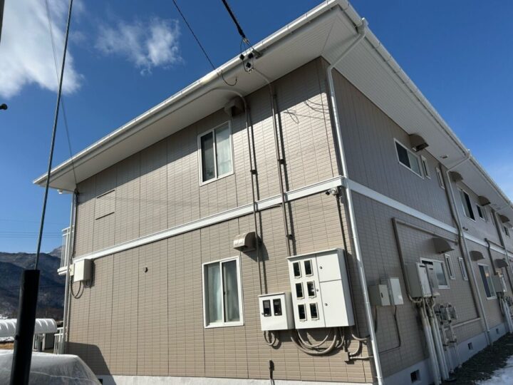 千曲市アパート　外壁塗装、屋根カバー工事