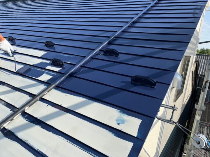 屋根上塗り(1回目)