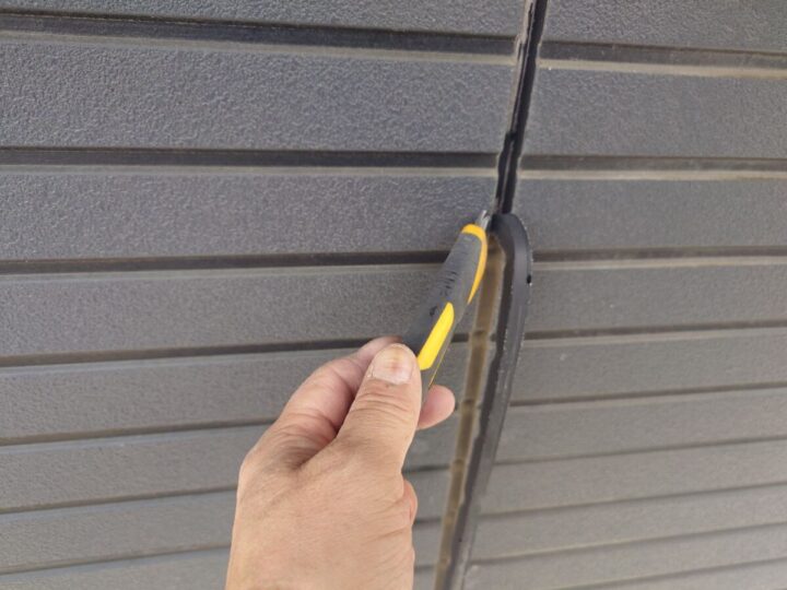 既存コーキング撤去