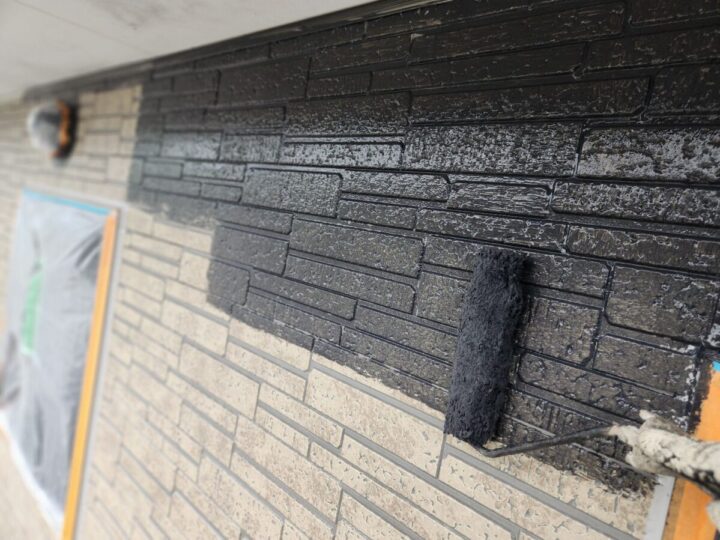 外壁上塗り(1回目)