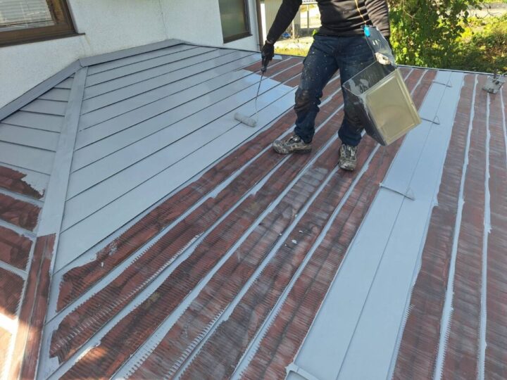屋根下塗り