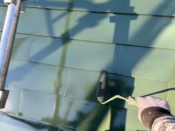 屋根上塗り(2回目)