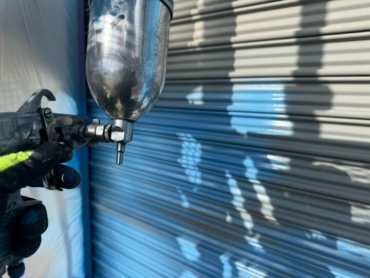 シャッター吹付け塗装