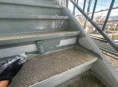 階段部鉄骨塗装