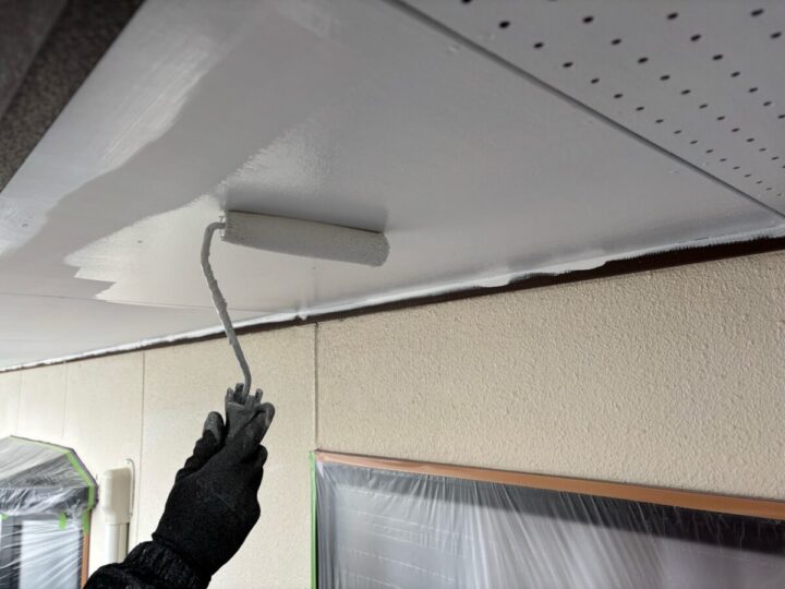 軒天上塗り(2回目)