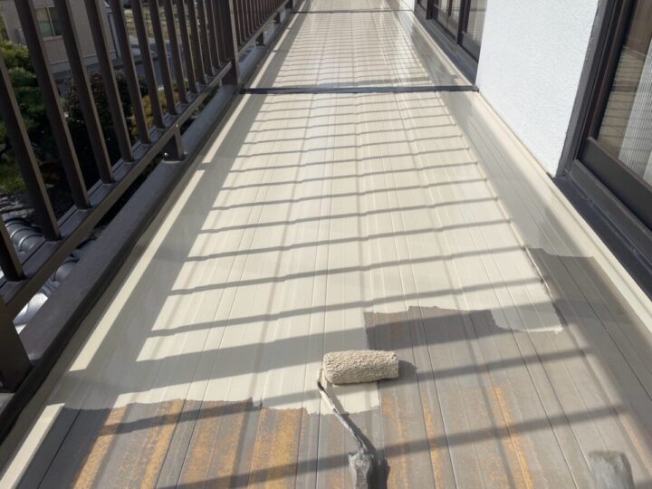 ベランダ床 中塗り