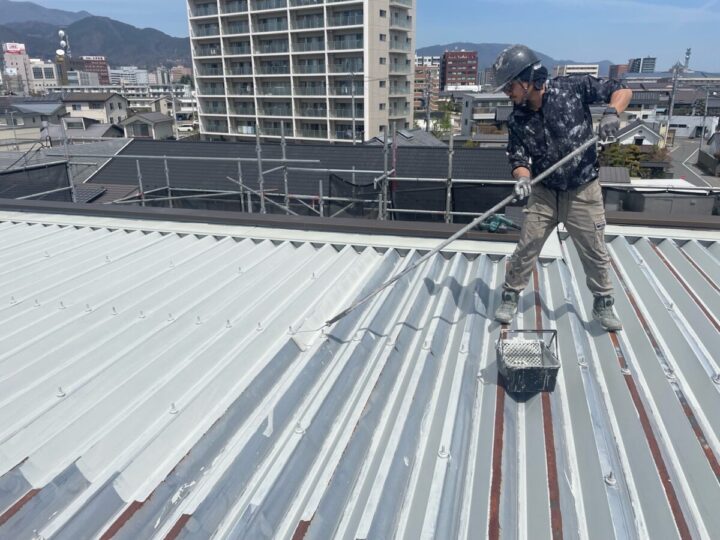 屋根下塗り
