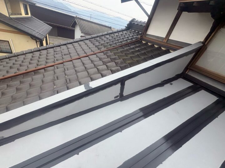 屋根下塗り